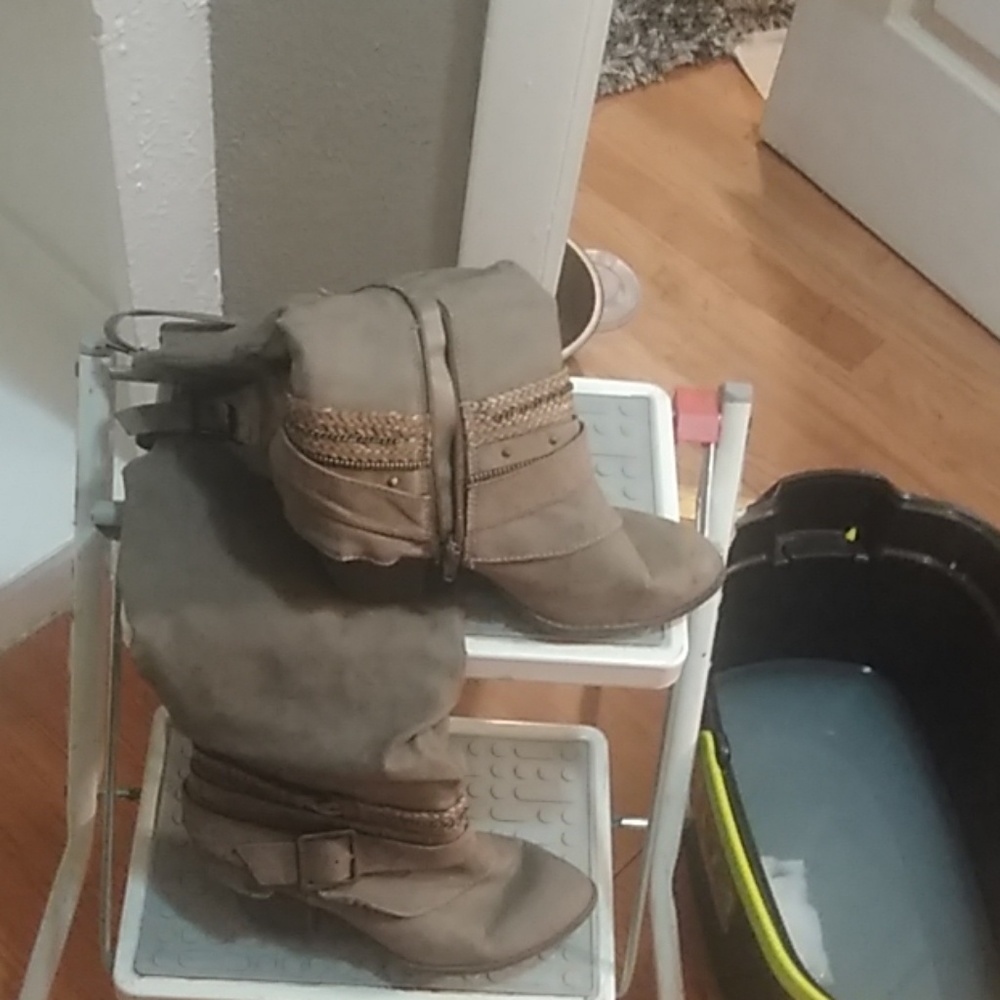Knee high women's boots